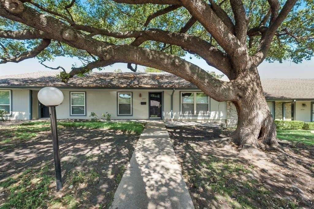 13737 Flagstone Ln - Photo 3 of 30