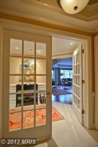 1555 Colonial Terrace #300 - Photo 3 of 20