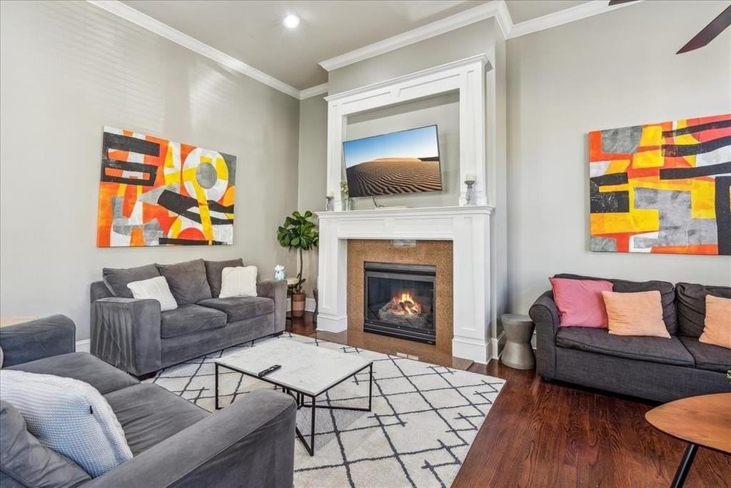 2618 Thomas Ave - Photo 3 of 30