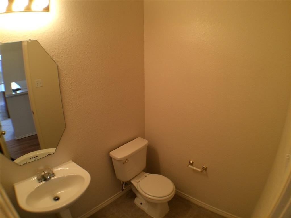 1512 Endicott Dr - Photo 4 of 20