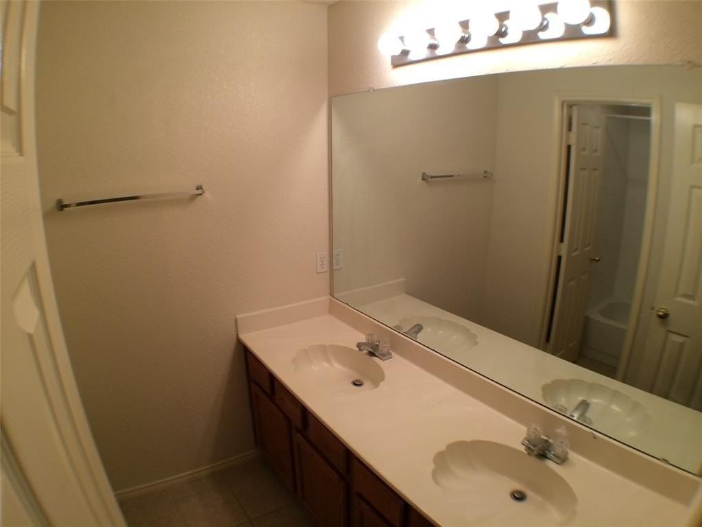 1512 Endicott Dr - Photo 6 of 20