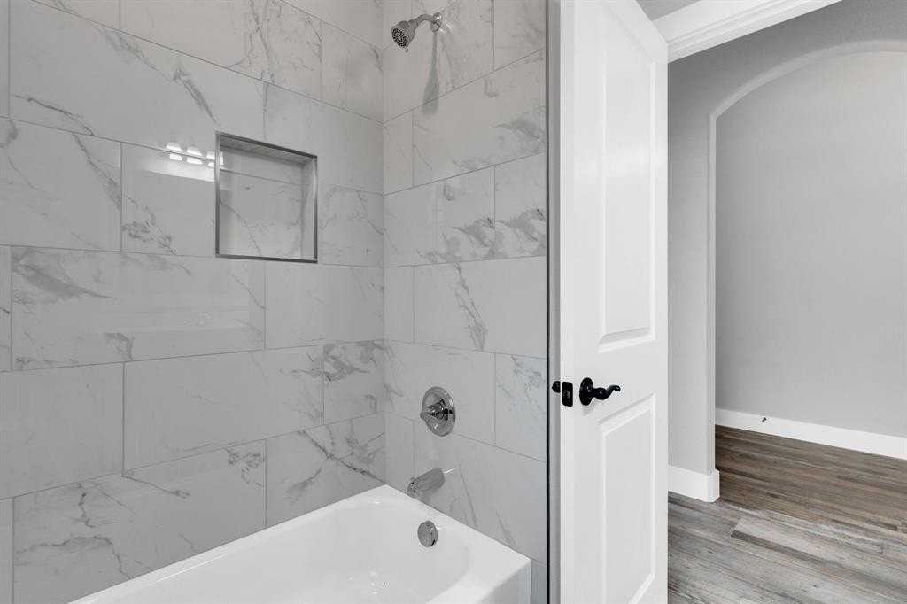 704 N Church St - Photo 5 of 22