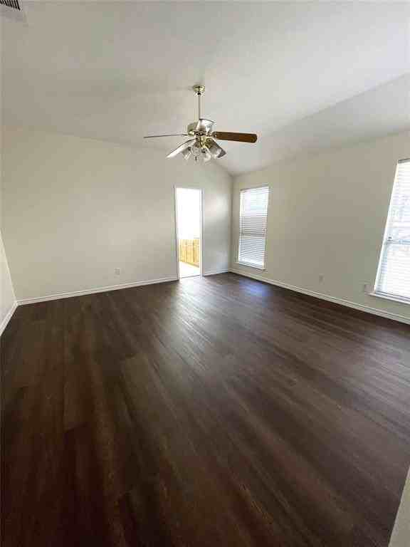 1530 Summerfield Dr - Photo 2 of 11