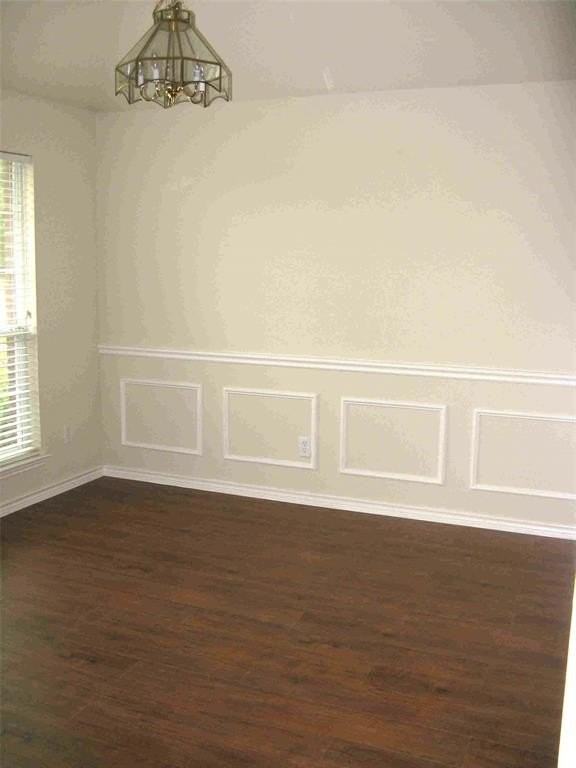 1530 Summerfield Dr - Photo 4 of 11