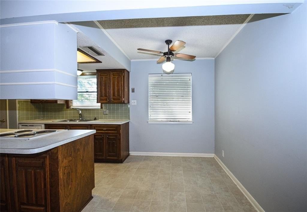 1018 Patricia Dr - Photo 2 of 16