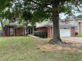 featured image of 6109 Kingswood Dr