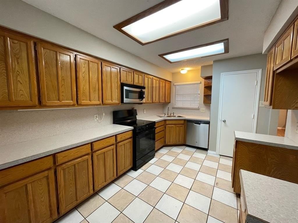 6109 Kingswood Dr - Photo 4 of 12