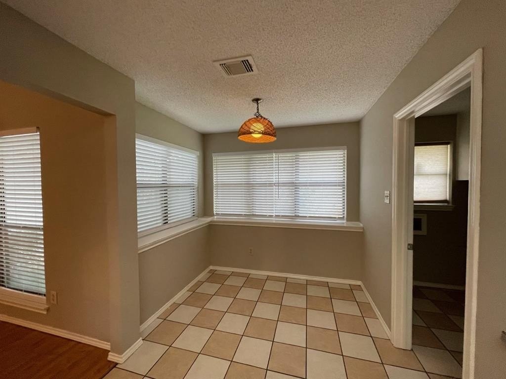 6109 Kingswood Dr - Photo 5 of 12