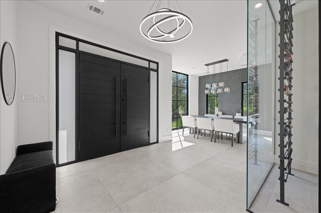 5839 Richmond Ave - Photo 2 of 40