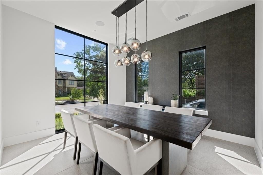 5839 Richmond Ave - Photo 5 of 40