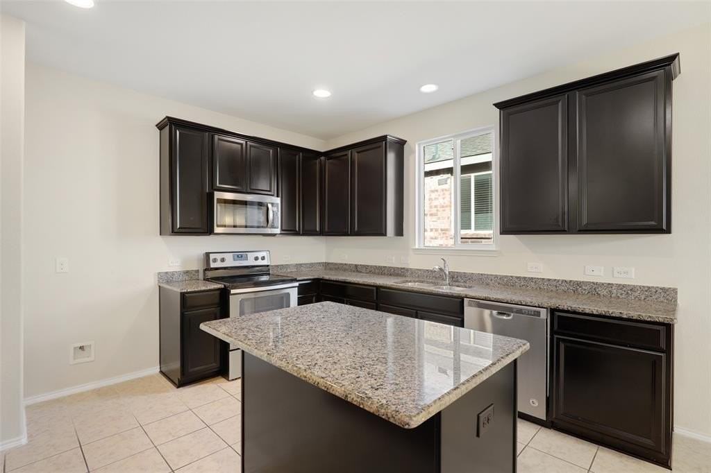 2031 Avondown Rd - Photo 7 of 19