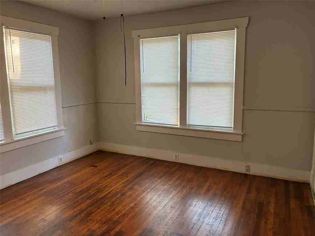 306 Prospect St - Photo 3 of 7