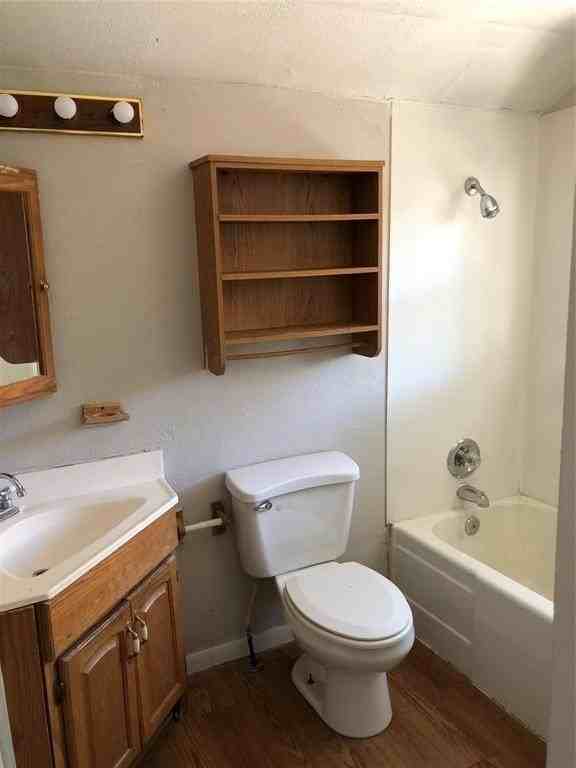 824 Beech St #B - Photo 5 of 15