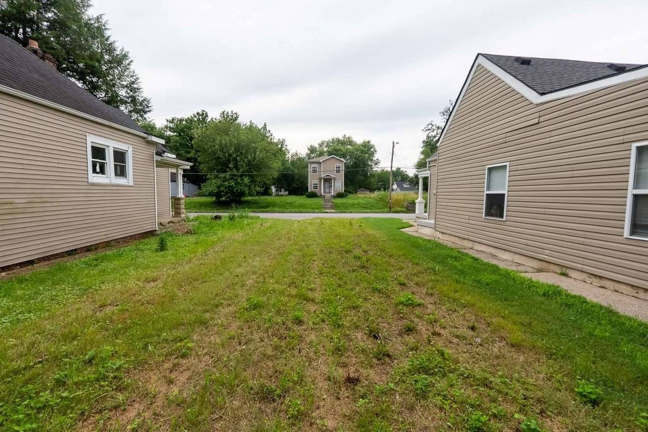 1343 S 26th St - Photo 2 of 10