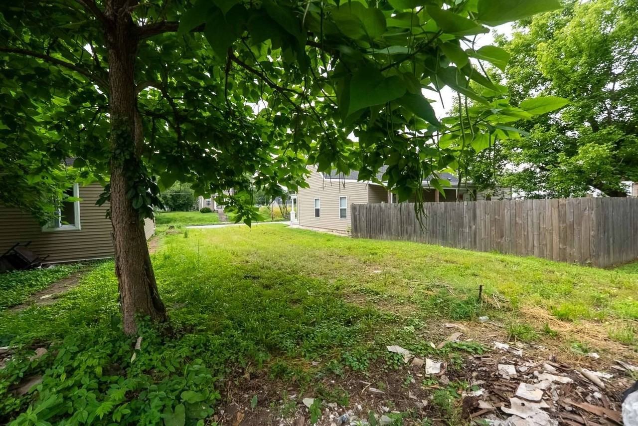 1343 S 26th St - Photo 4 of 10