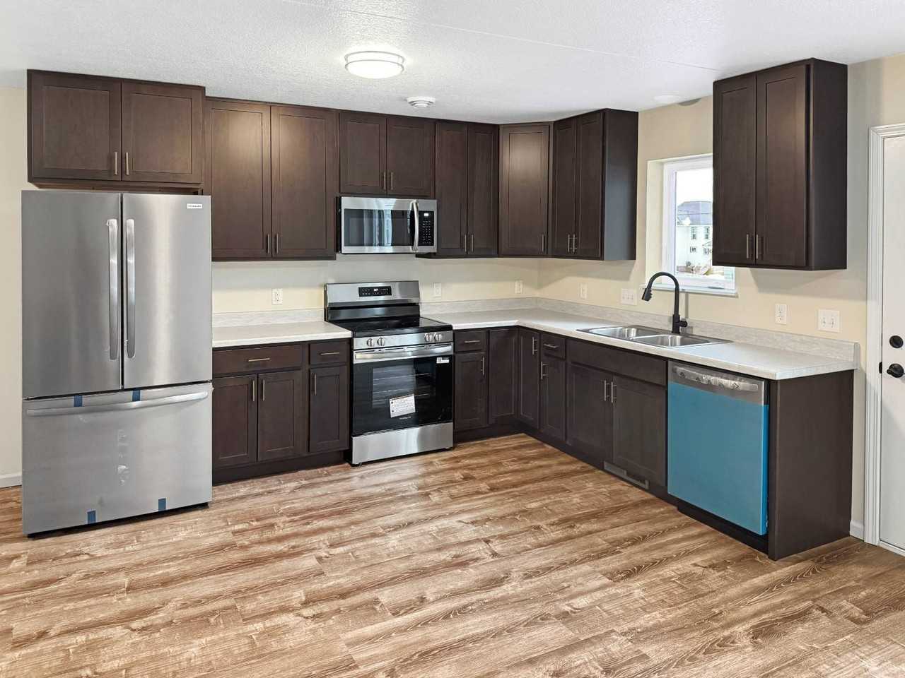 607 W Main St - Photo 2 of 11