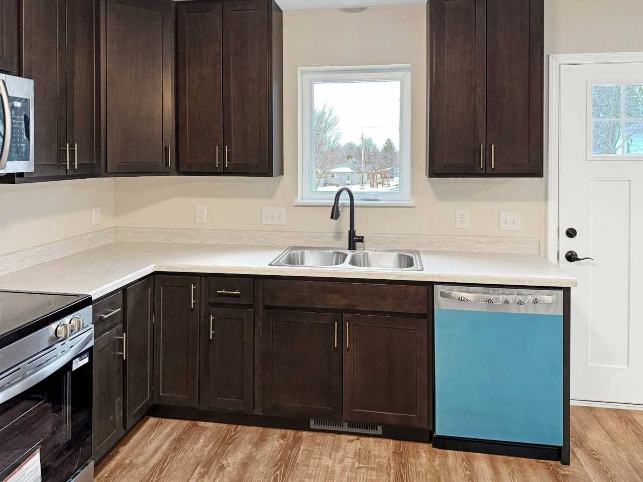 607 W Main St - Photo 4 of 11