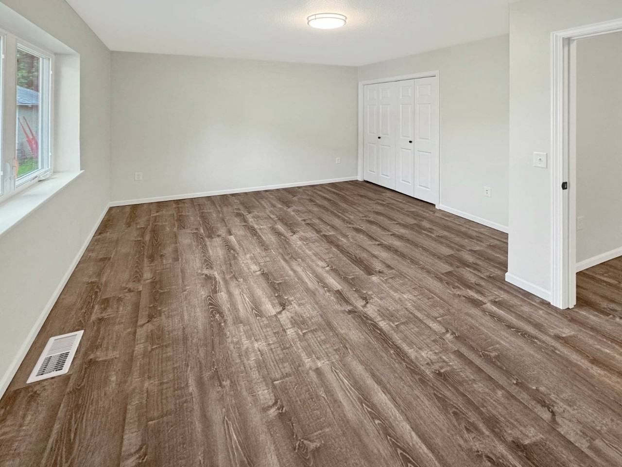 607 W Main St - Photo 6 of 11