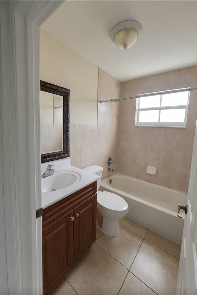 3372 Sw 24th St - Photo 4 of 6