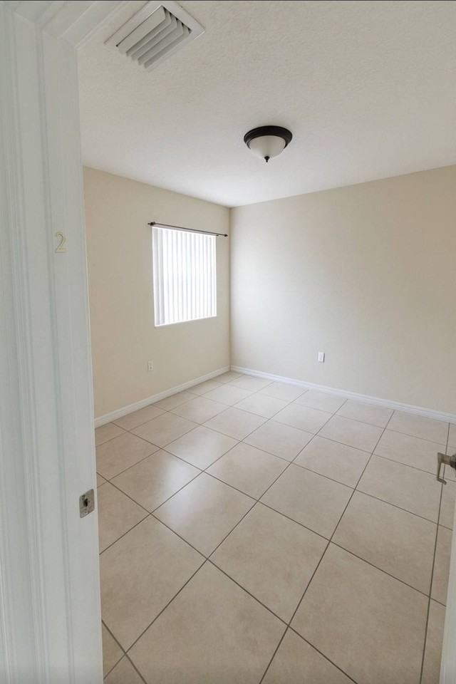 3372 Sw 24th St - Photo 6 of 6