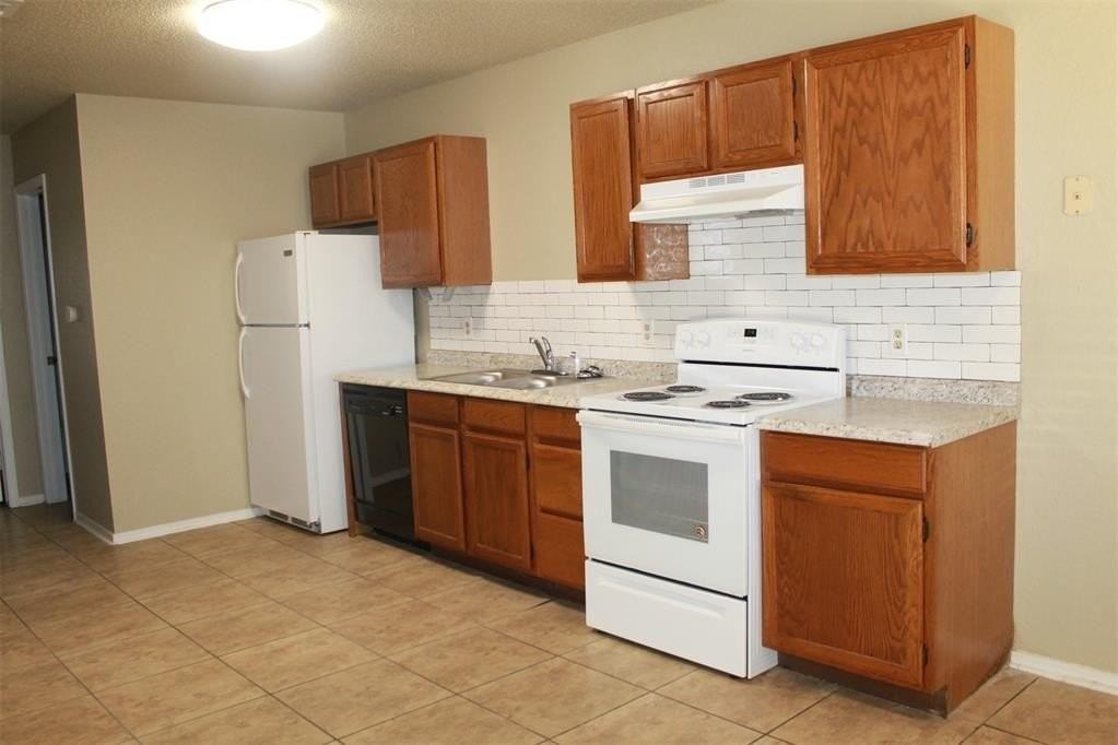 8511 Justin Pl - Photo 2 of 7