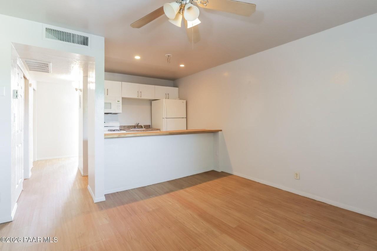 770 N Dodge Blvd Apt 31 #31 - Photo 4 of 10