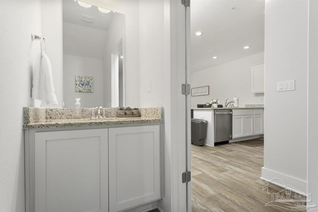 1435 Iroquois Ct - Photo 6 of 38