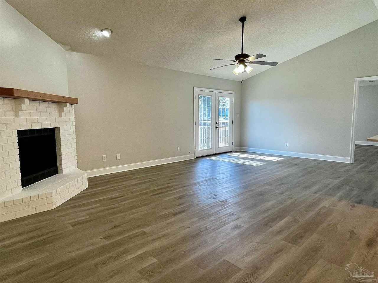 1033 Waterford Ln - Photo 3 of 15