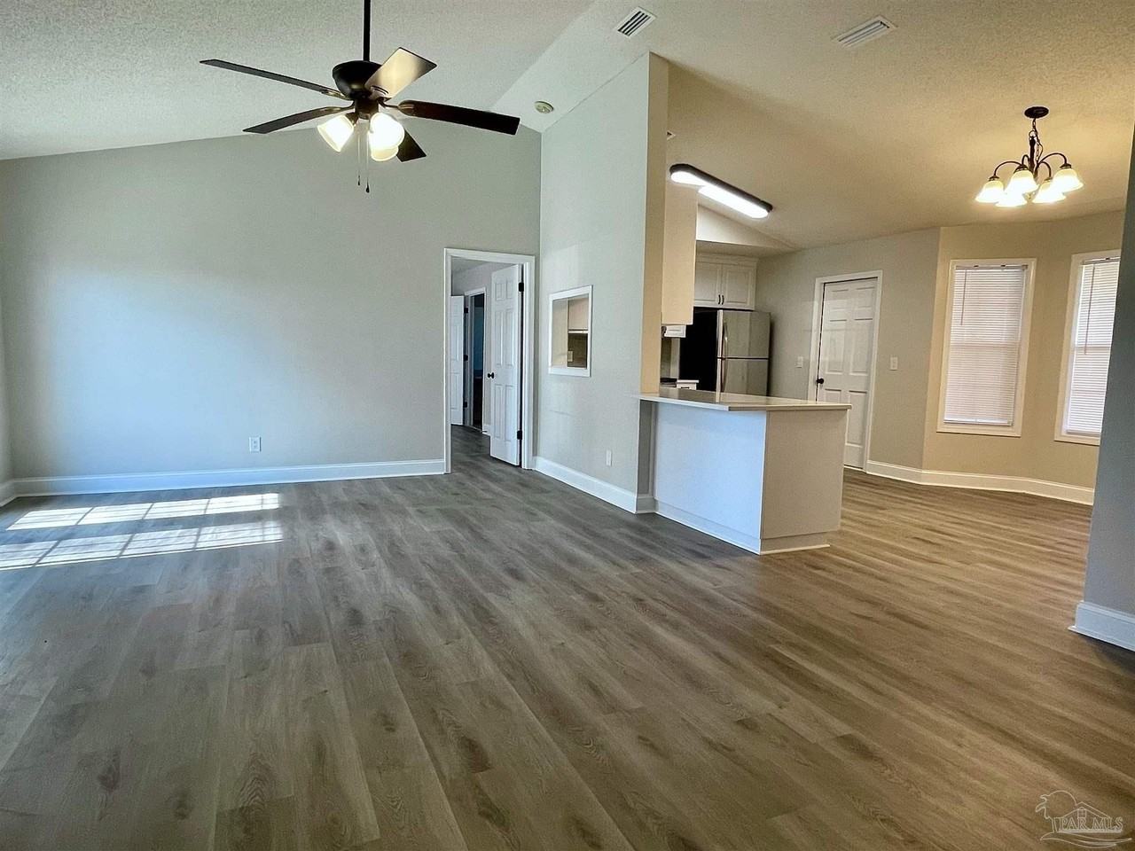 1033 Waterford Ln - Photo 4 of 15