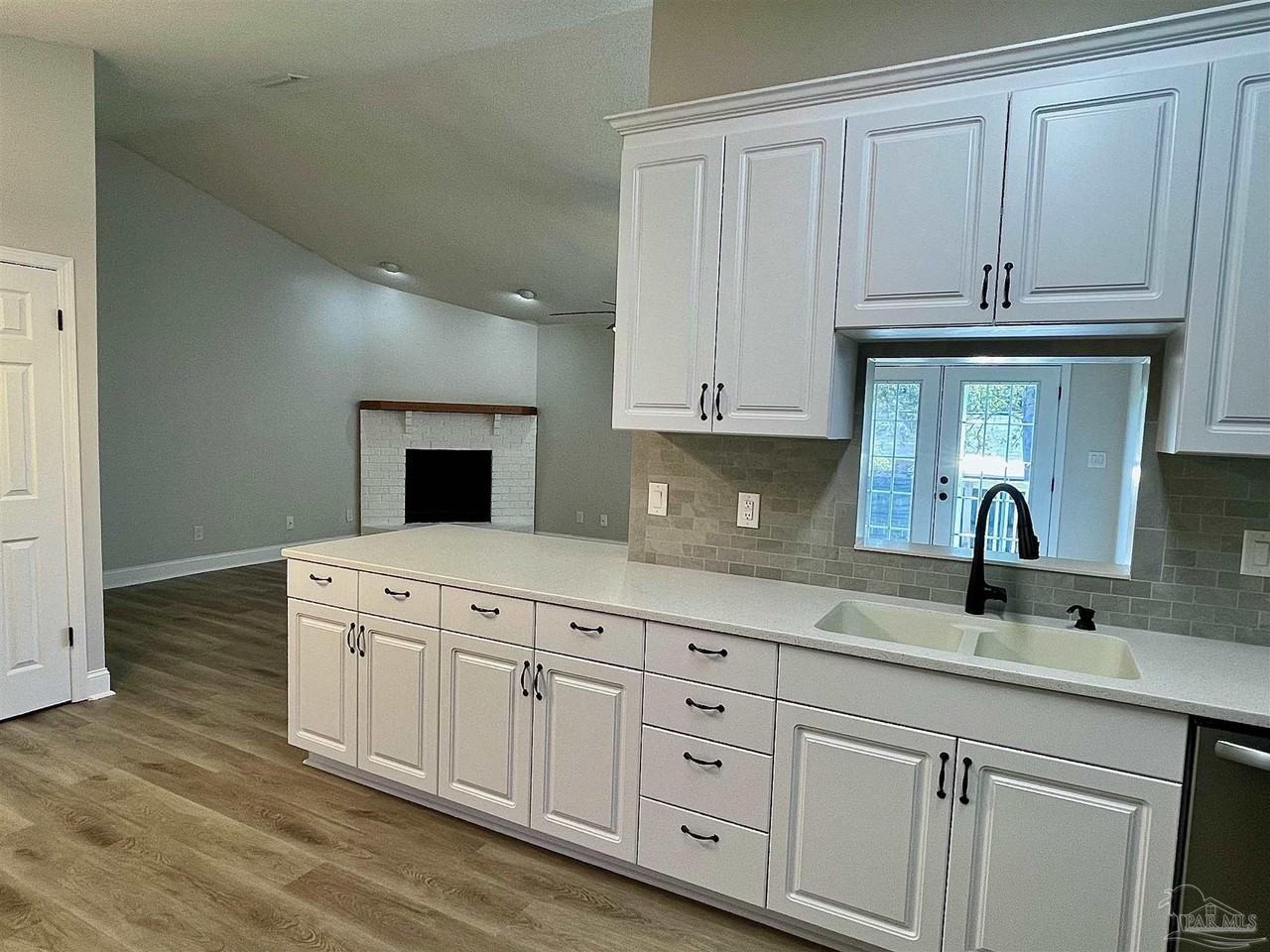 1033 Waterford Ln - Photo 5 of 15