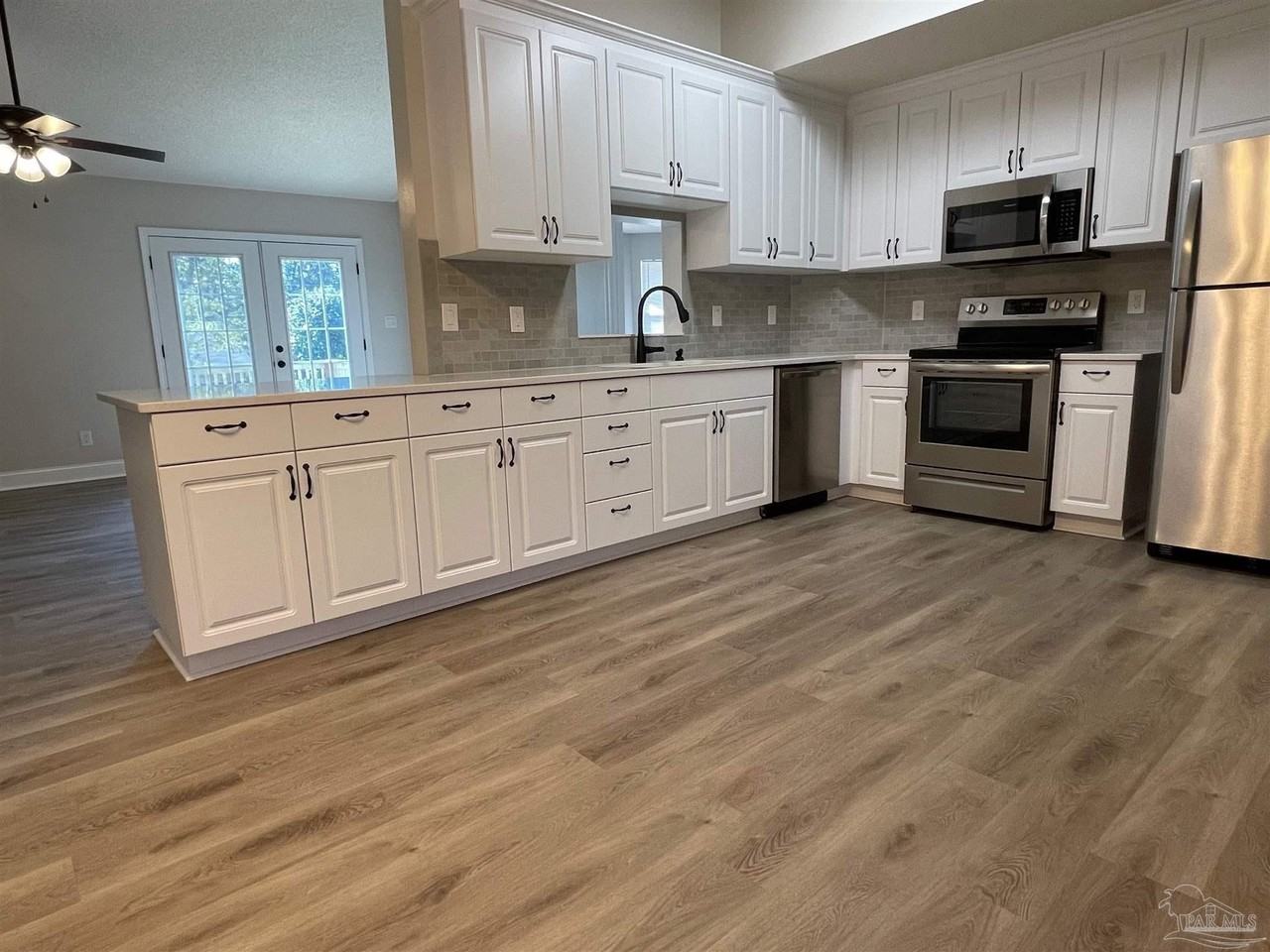 1033 Waterford Ln - Photo 7 of 15