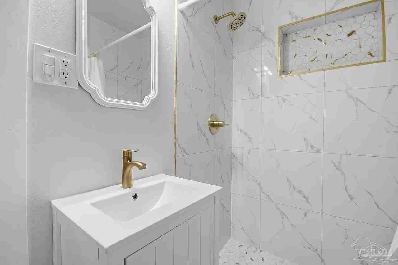 522 S Edgewood Cir - Photo 3 of 11