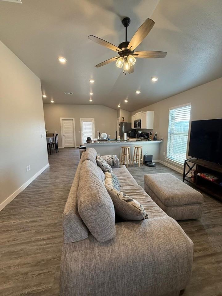 2014 Meridian Rd - Photo 4 of 27