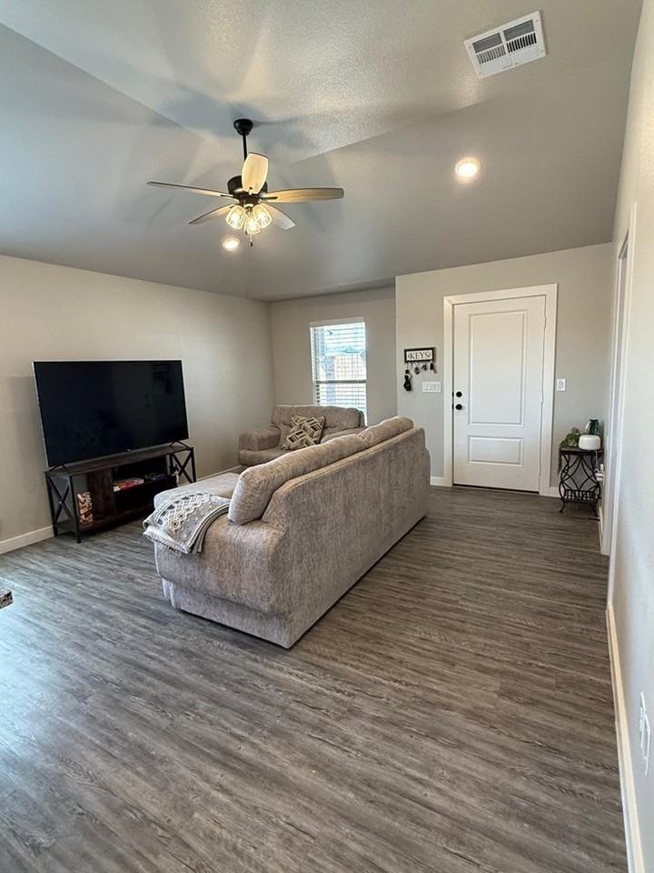 2014 Meridian Rd - Photo 5 of 27