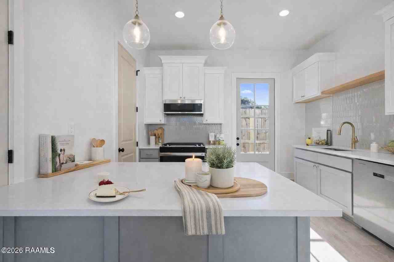 210 Steiner Rd - Photo 7 of 24