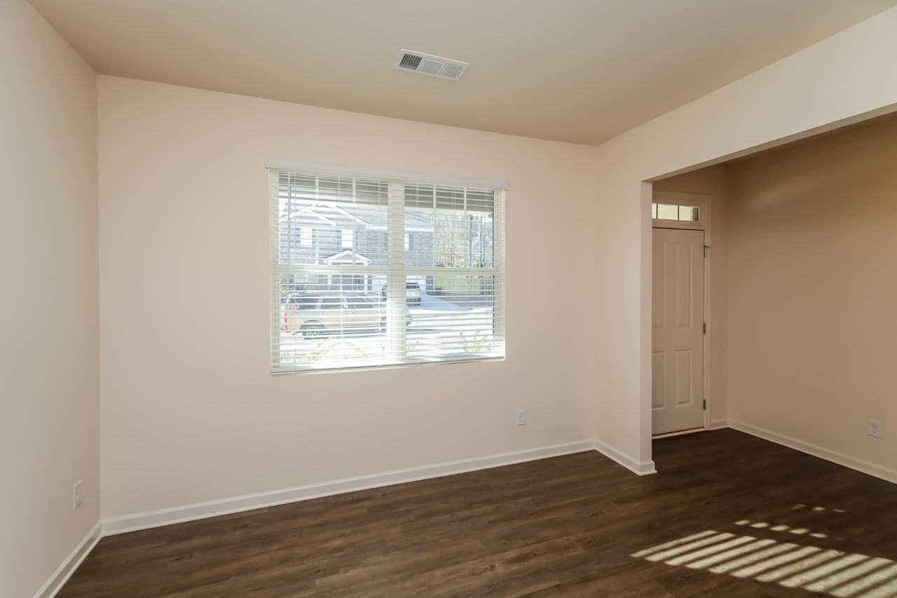 352 Springer Pkwy - Photo 5 of 16