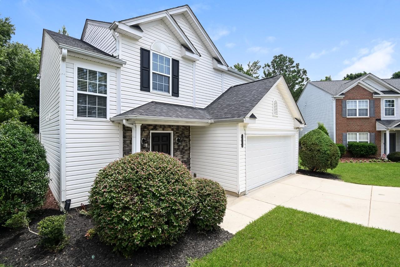 10626 Pickerel Ln - Photo 3 of 16