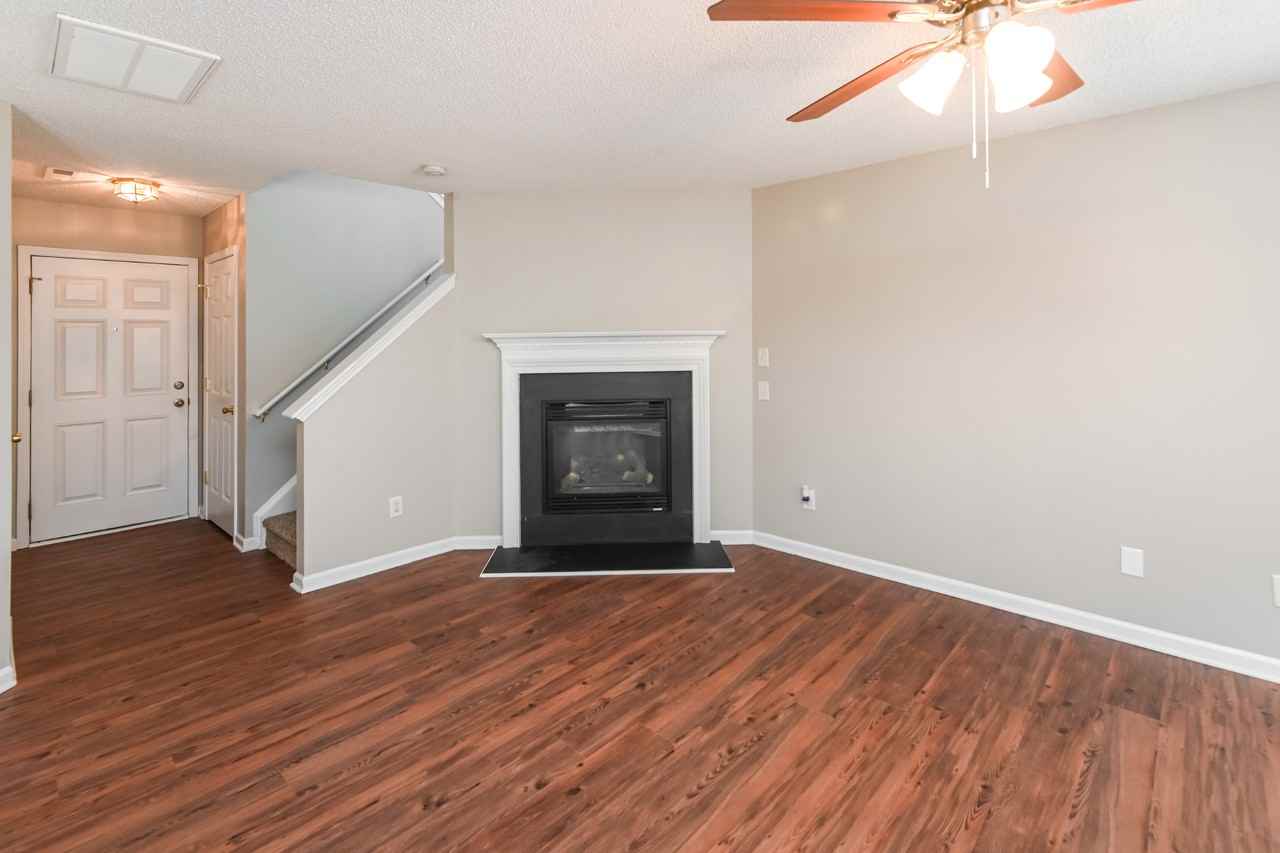 10626 Pickerel Ln - Photo 4 of 16