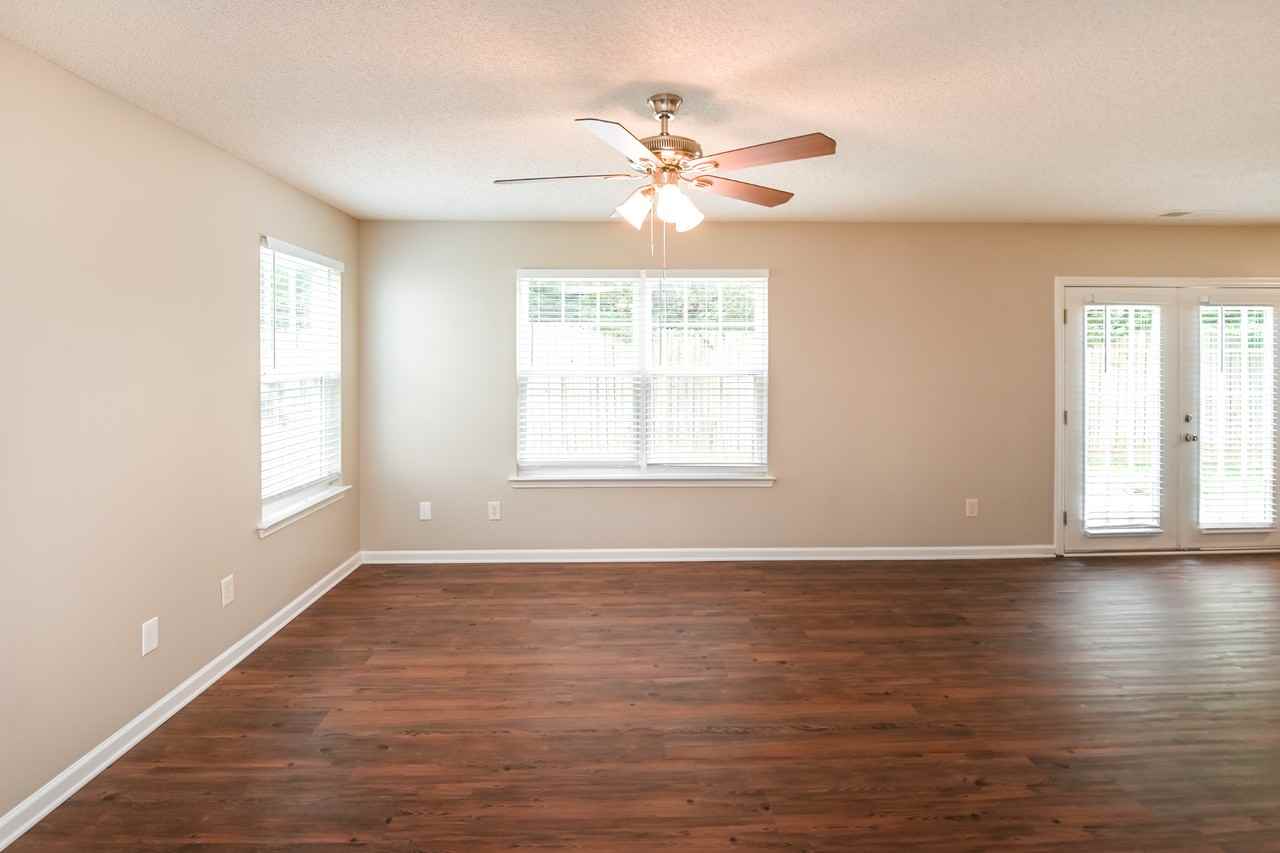 10626 Pickerel Ln - Photo 5 of 16