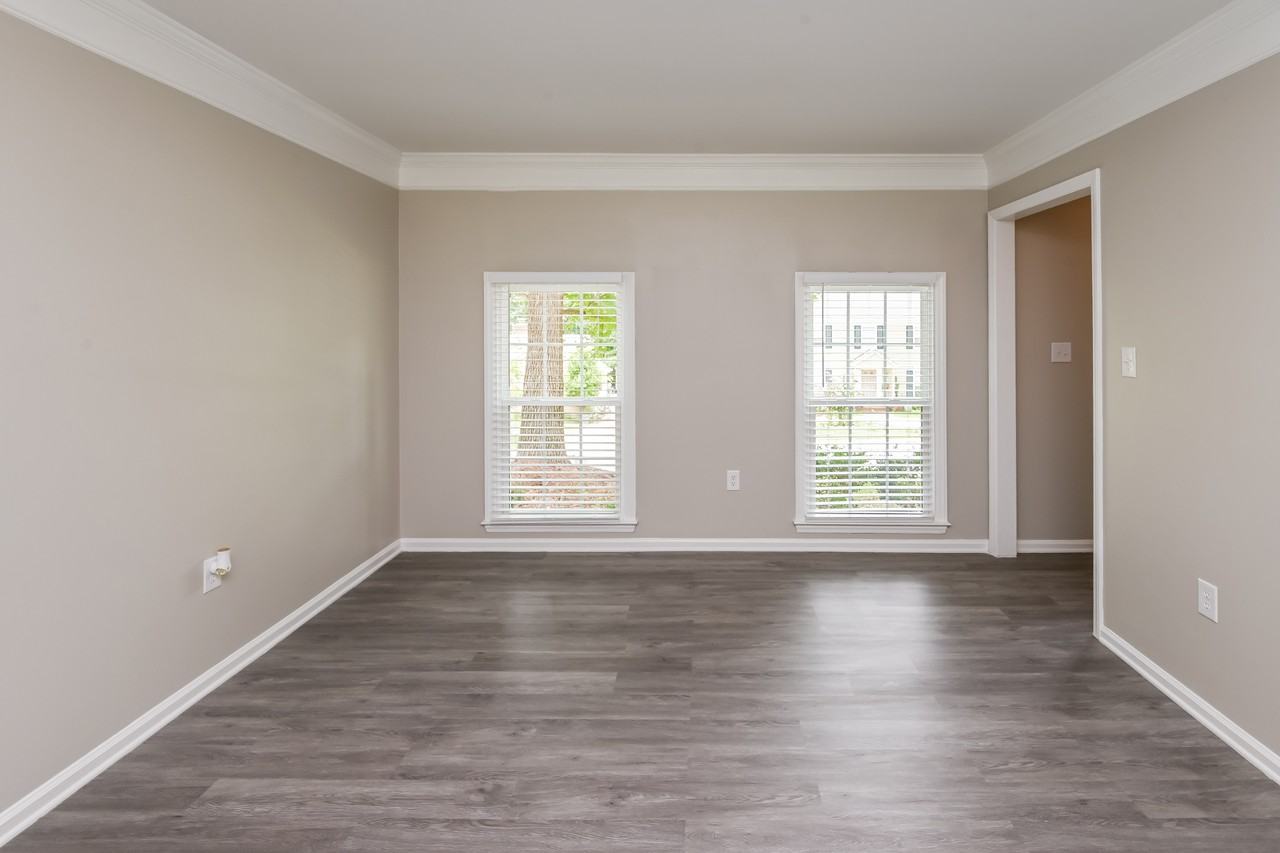 5015 Rivergreen Ln - Photo 5 of 16