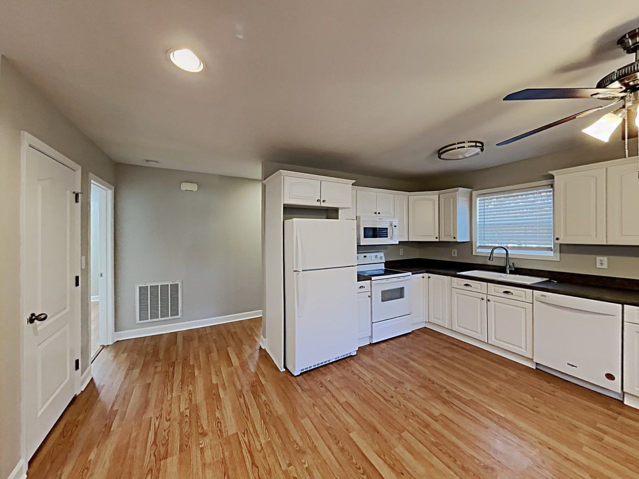 810 Caldwell St - Photo 6 of 22