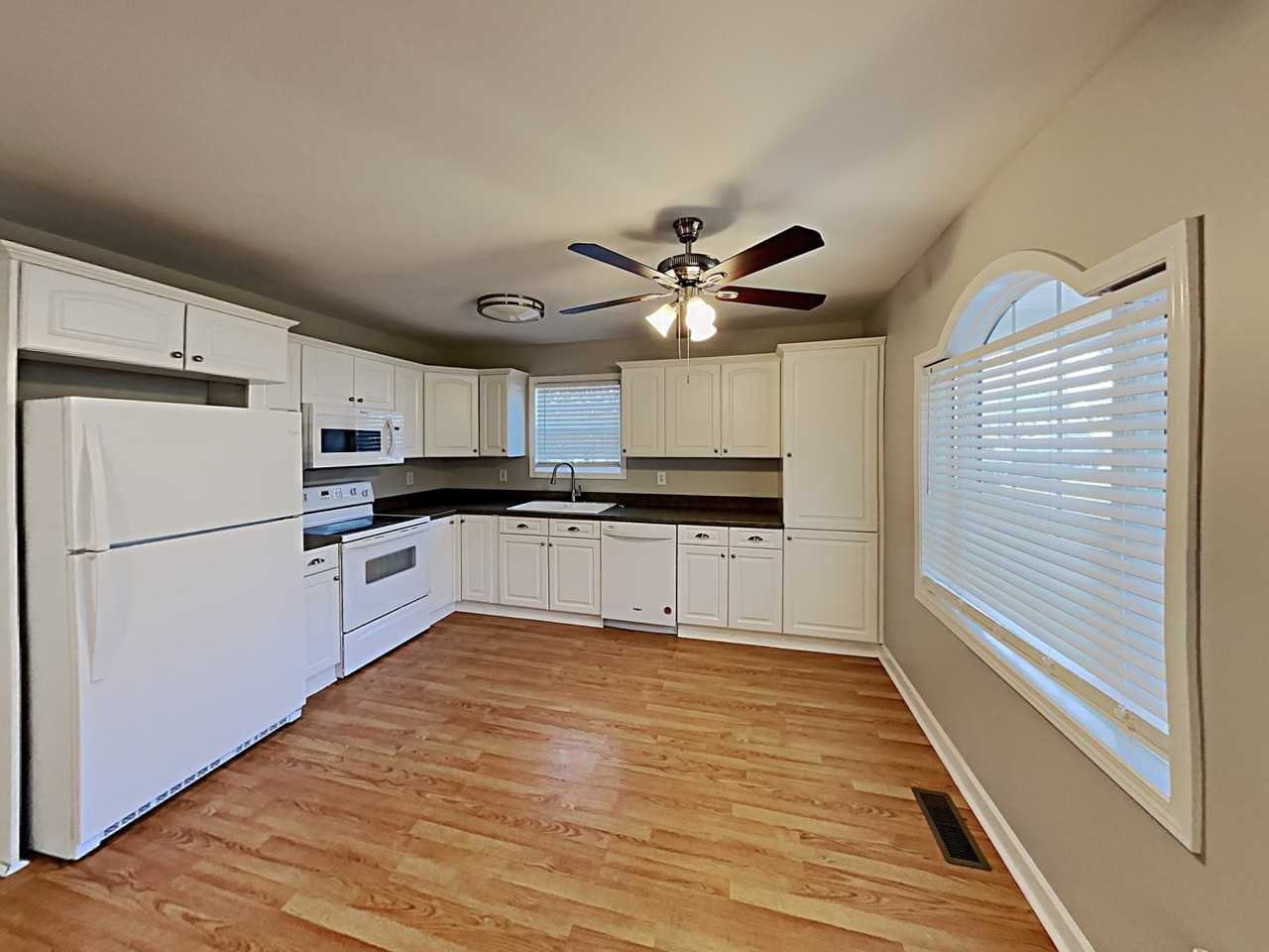 810 Caldwell St - Photo 7 of 22