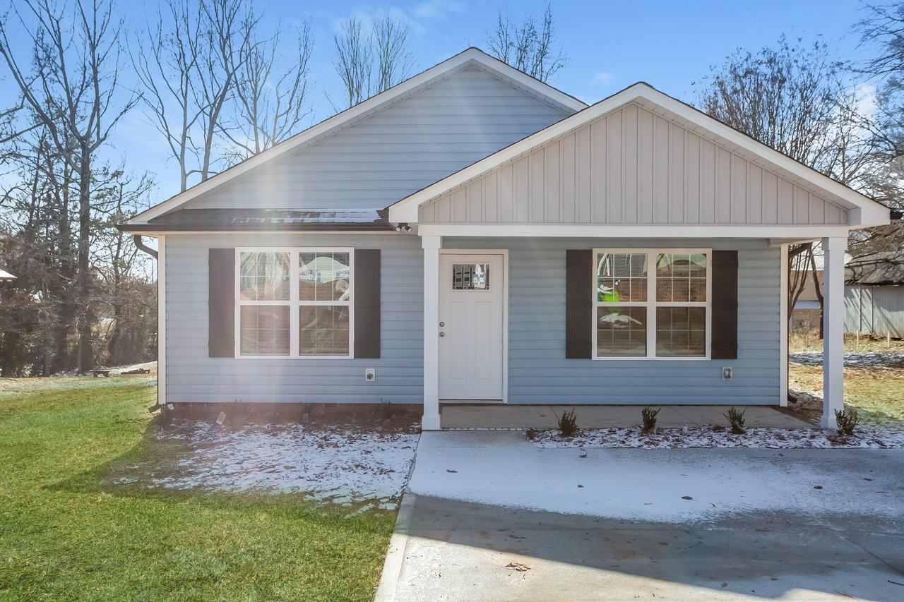 1110 Roberts St - Photo 3 of 16