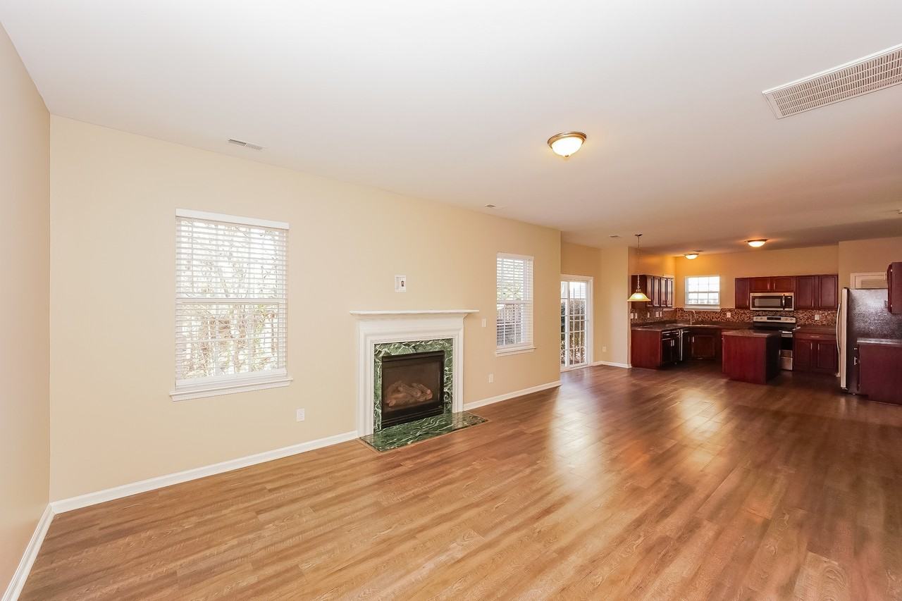 340 Courtland Ct - Photo 5 of 16