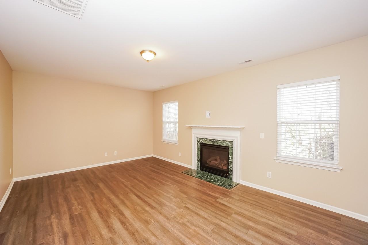 340 Courtland Ct - Photo 6 of 16