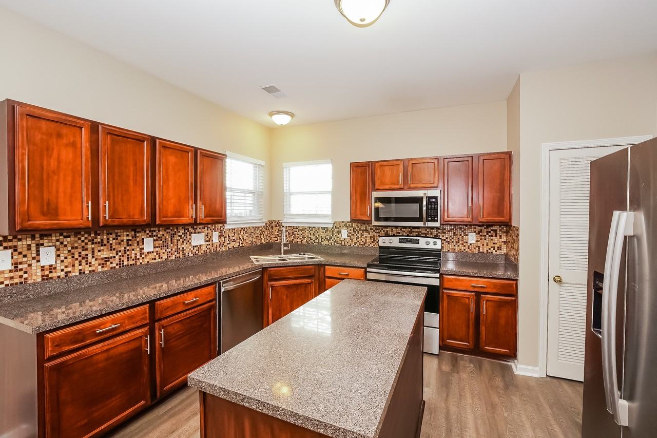 340 Courtland Ct - Photo 7 of 16