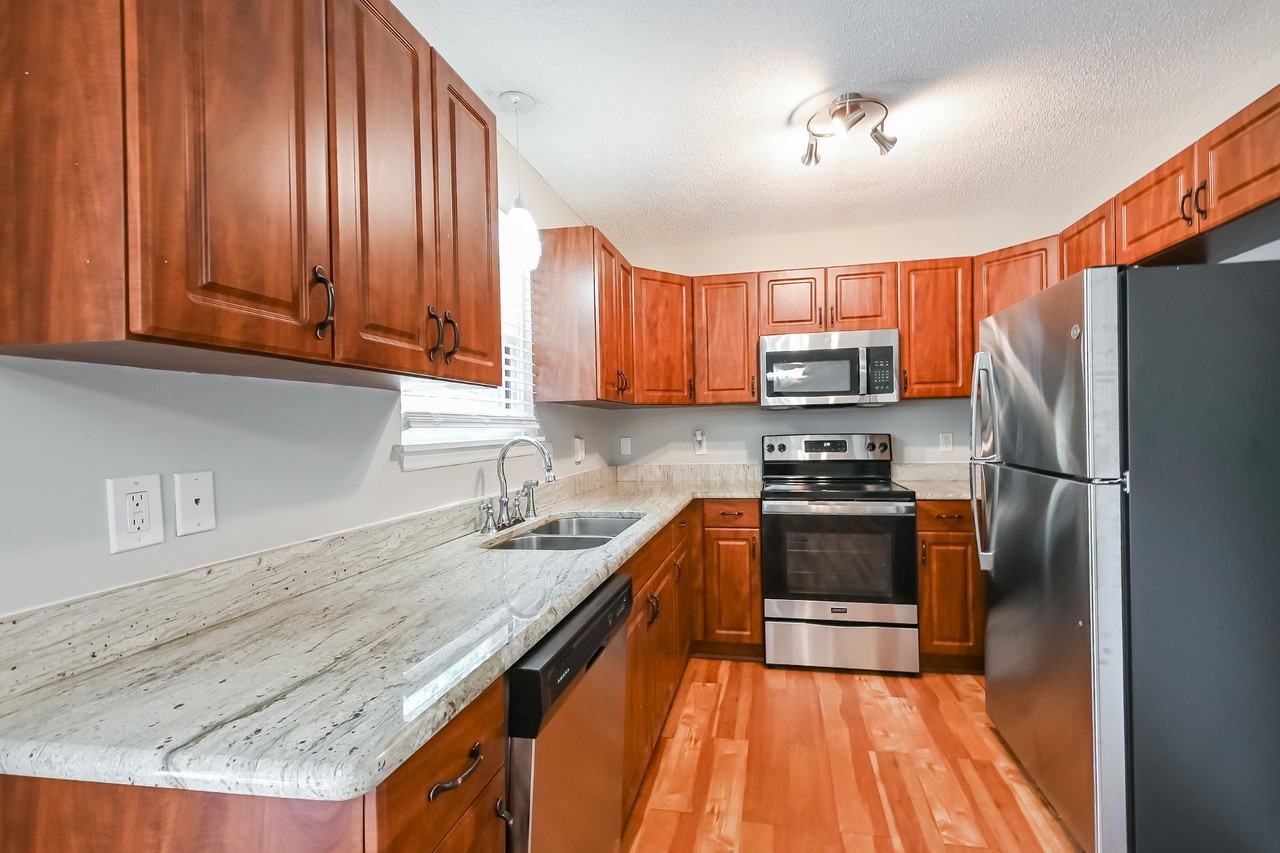 737 E Maple Ln - Photo 6 of 16