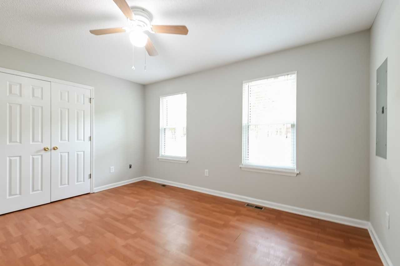 737 E Maple Ln - Photo 7 of 16