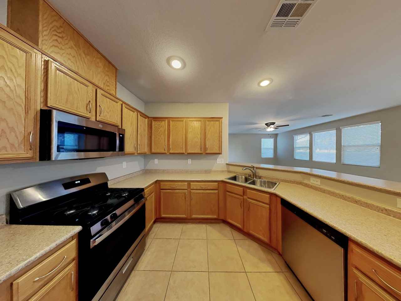 5828 Sierra Cliff St - Photo 5 of 16