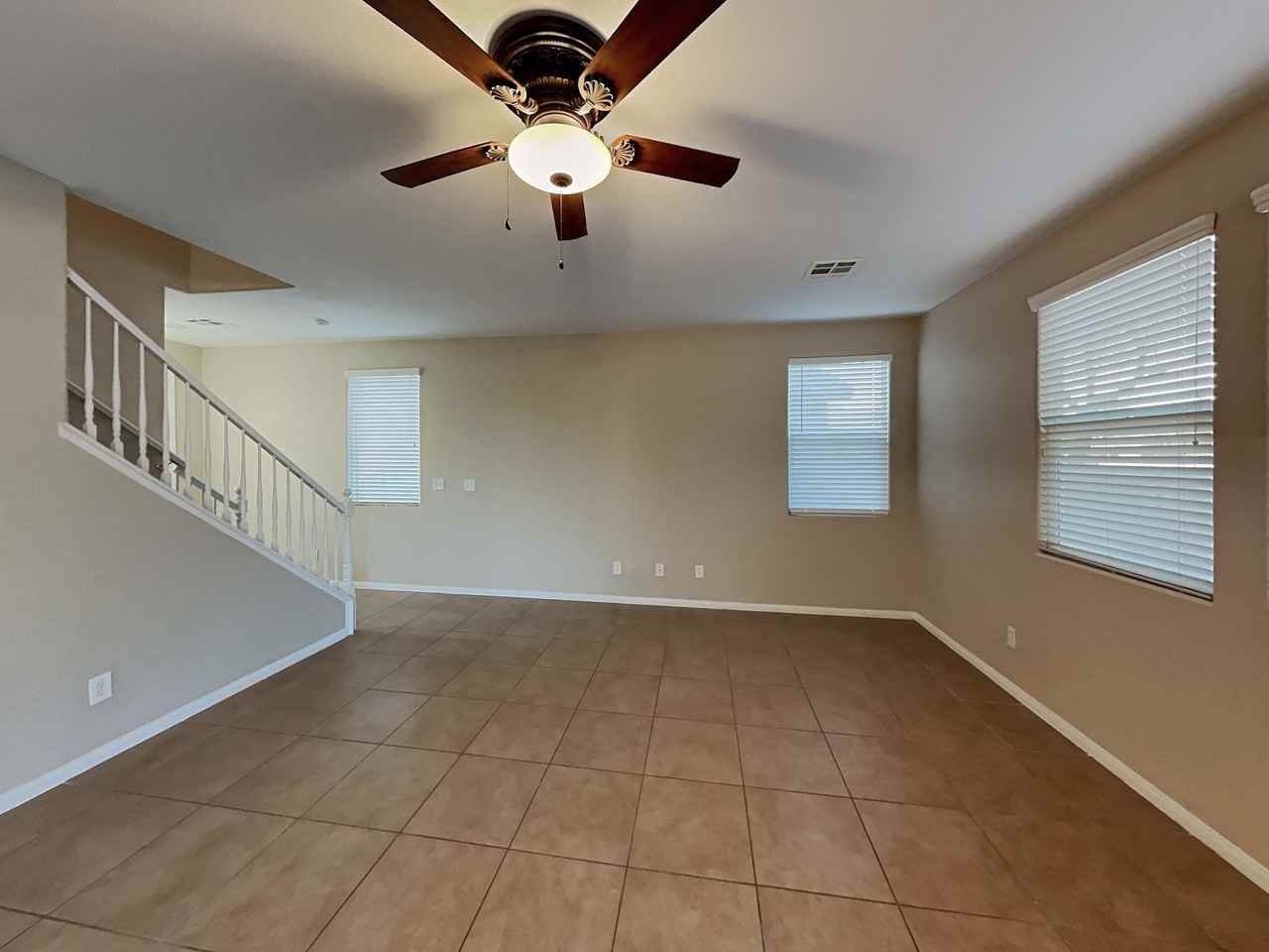 5828 Sierra Cliff St - Photo 6 of 16